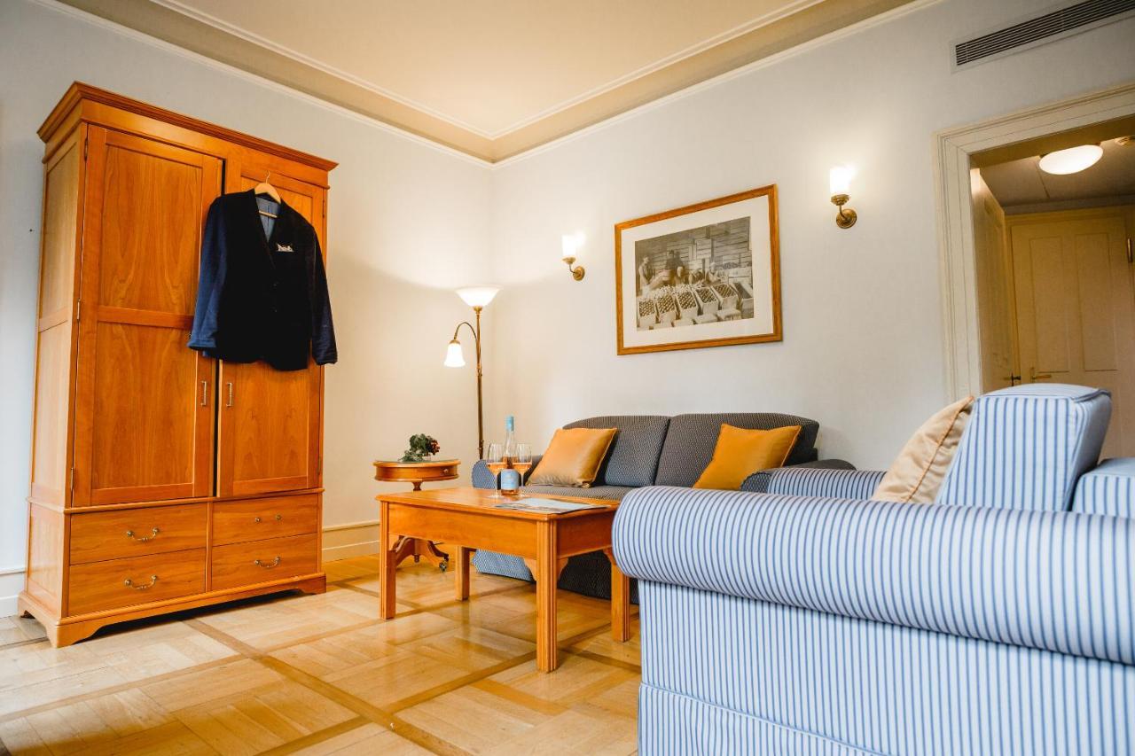 Residenz Weingut Schloss Reinhartshausen Bed & Breakfast Eltville am Rhein Exterior photo