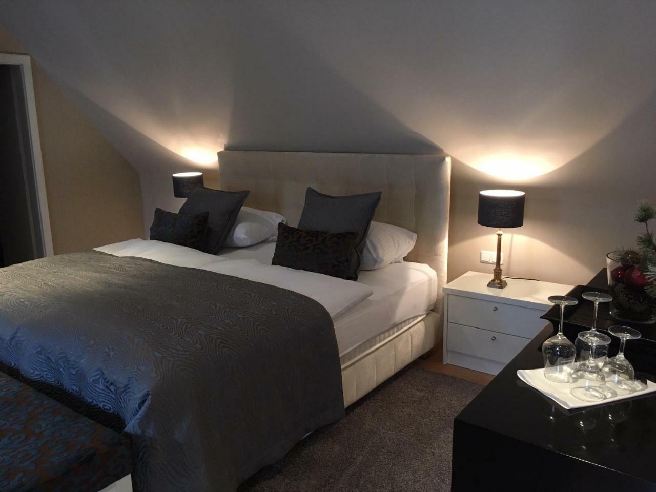Residenz Weingut Schloss Reinhartshausen Bed & Breakfast Eltville am Rhein Exterior photo